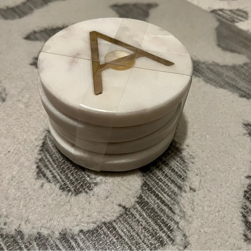 Cream Gold Marble Round ‘A’ Coasters NEW - Set of 4